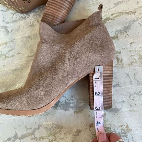 Crown Vintage Suede Darcie Heeled Ankle Boots - Picture 16 of 16